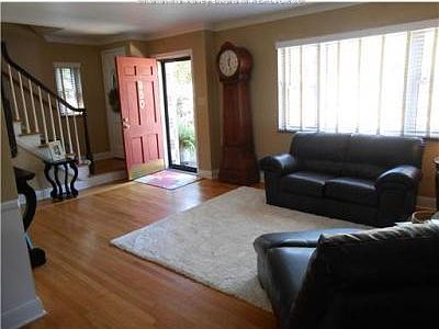 5th image of 950 Montrose Dr
