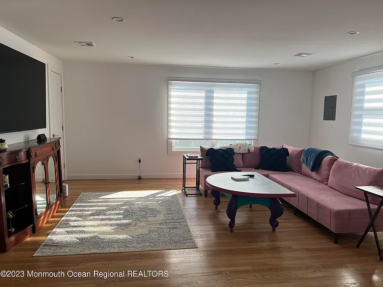 39 Cedar Ave #B — Photo 3