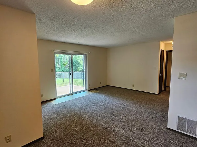 4608 W Knox Dr — Photo 3