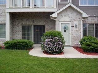 925 Hunter Dr, Racine, WI 53406