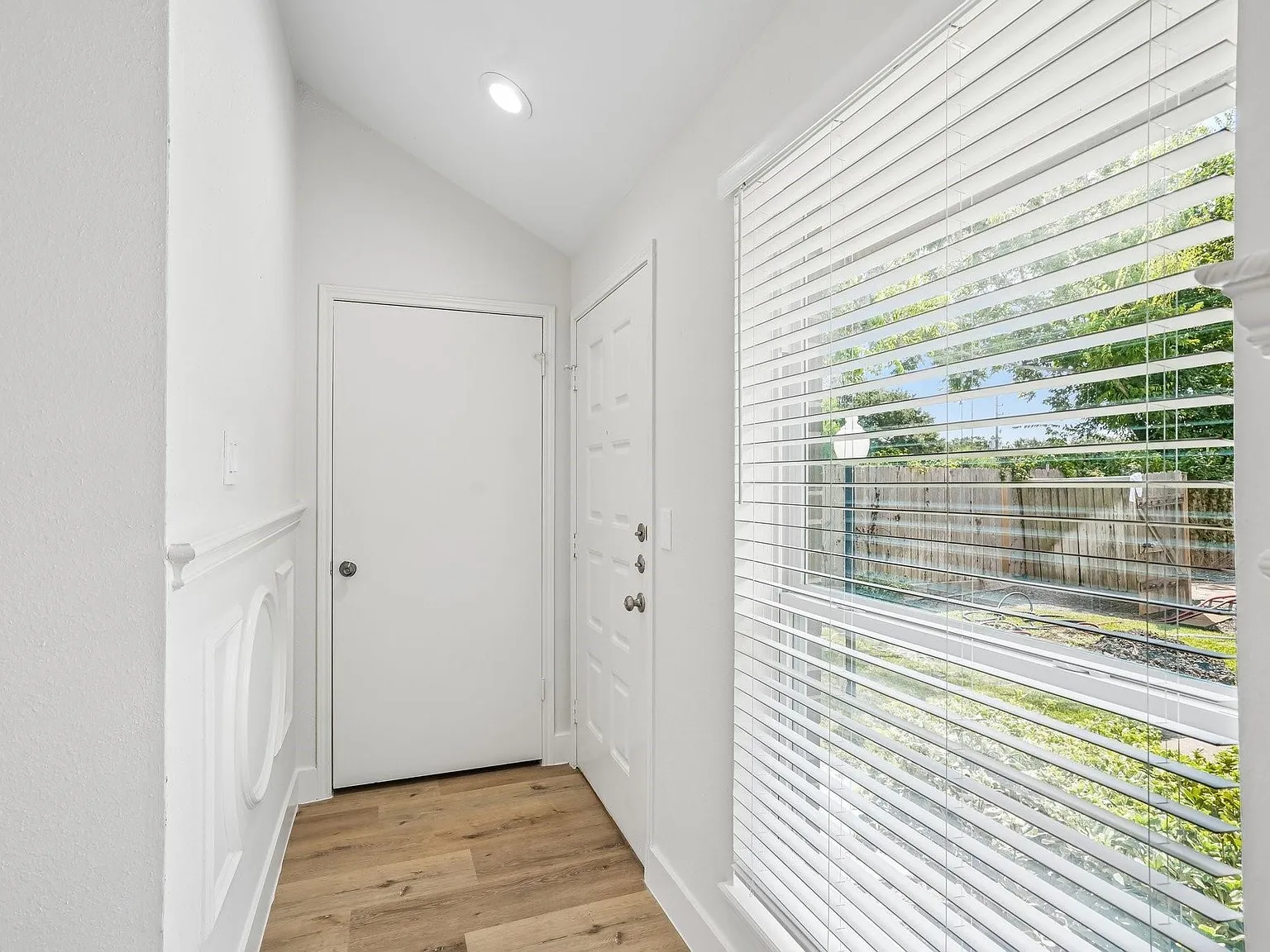 2 bed, 2.5 bath, 1518 sqft, $1,545 — Photo 2