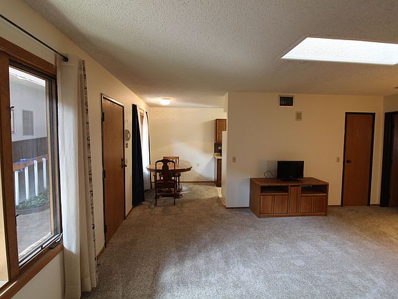 5th image of 1823 W 4th Ave #109
