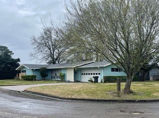 5425 W Groves Cir, Groves, TX 77619