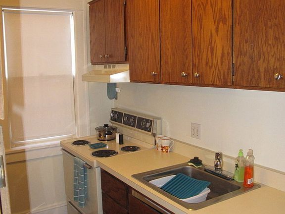 4th image of 385 Laurel Ave APT 106