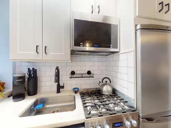 140 East 40th Street image 5 of 14