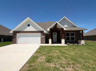 908 Silver Oaks Dr, Carl Junction, MO 64834
