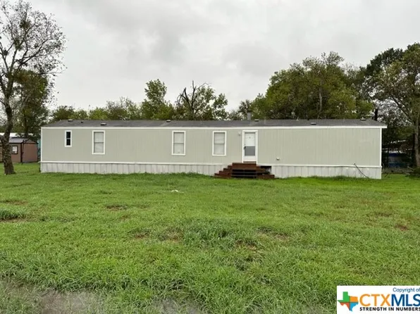 705 Peabody St, Edna, TX 77957