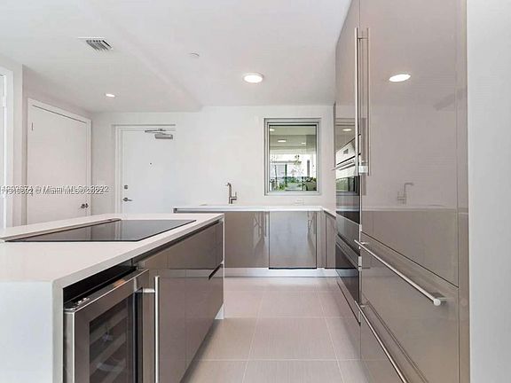 3rd image of 1201 20th St APT 312