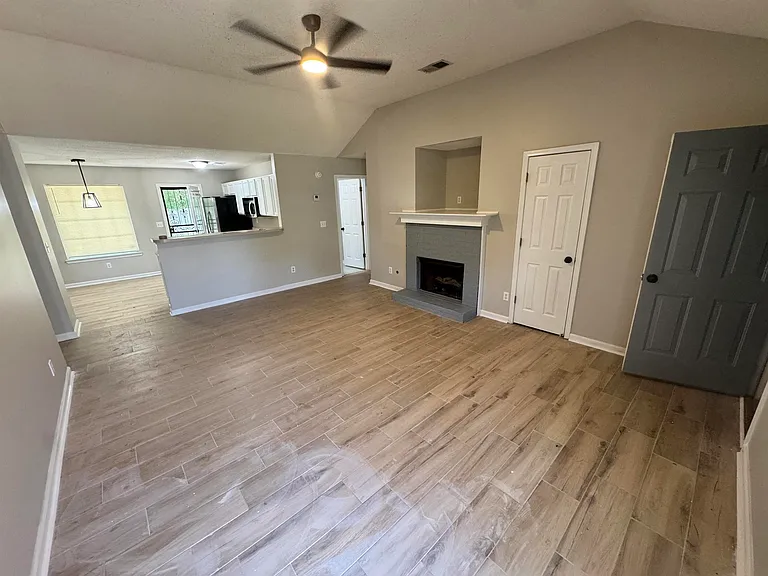 6628 Whitten Grove Dr — Photo 2