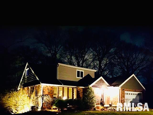 2nd image of 816 W Deerbrook Dr