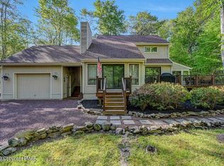 1107 Bear Track Trl, Pocono Pines, PA 18350