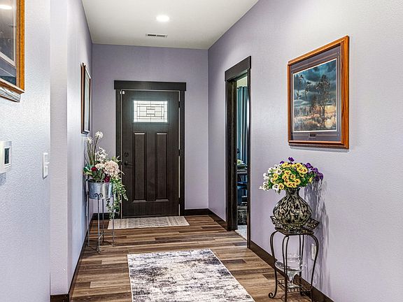 5th image of 3403 Iris Dr