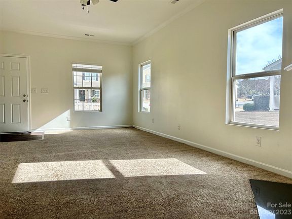 5th image of 1065 Willow Wind Dr