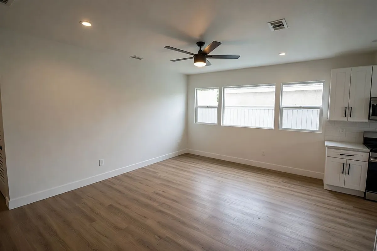 Building Photo - 4304 Iroquois Ave #1