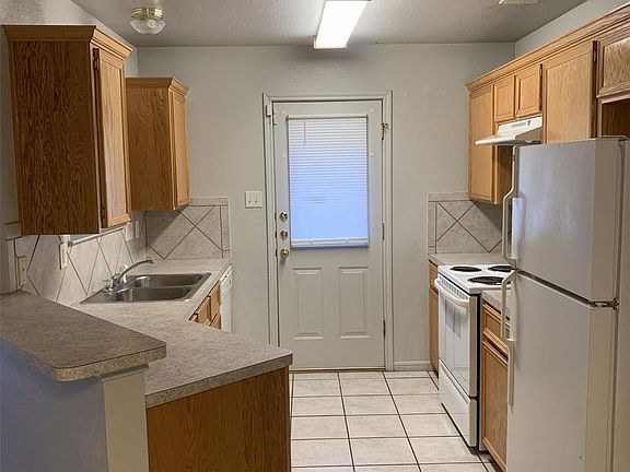 3rd image of 1201 Nicholas Cir APT A