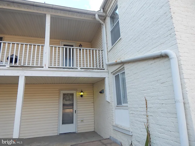 507 W John St — Photo 2