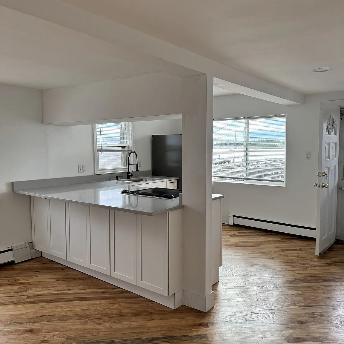 3 bed, 1100 sqft, $3,200 — Photo 3