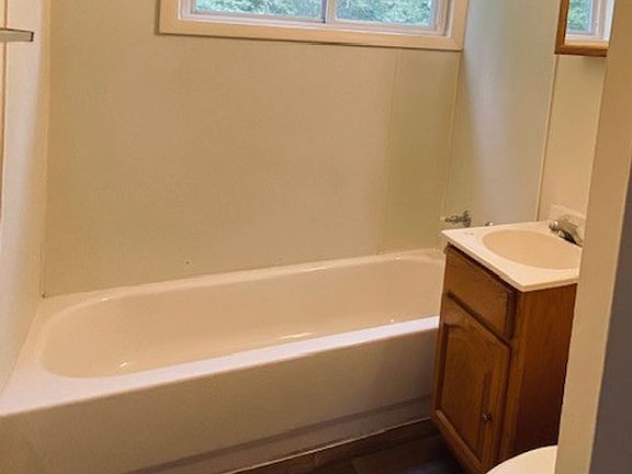 5th image of 3105 Roslyn Dr