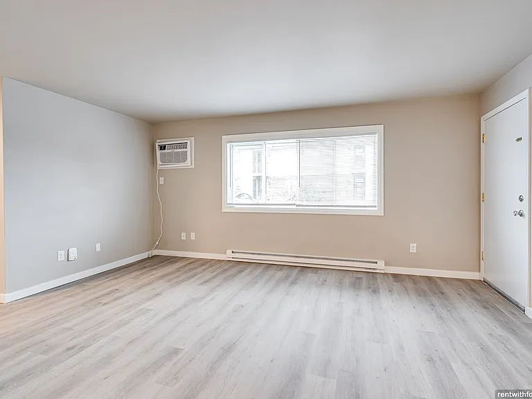 560 W Linwood Ave — Photo 19