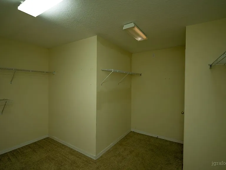 2136 Shadow Creek Dr — Photo 2