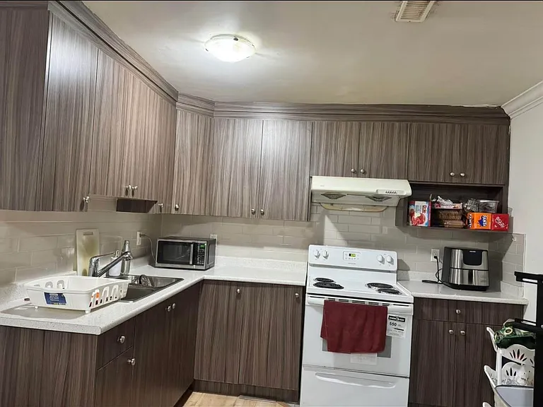 14435 Chartwell Dr — Photo 2