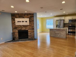 22 Bay Path Way, Branford, CT 06405