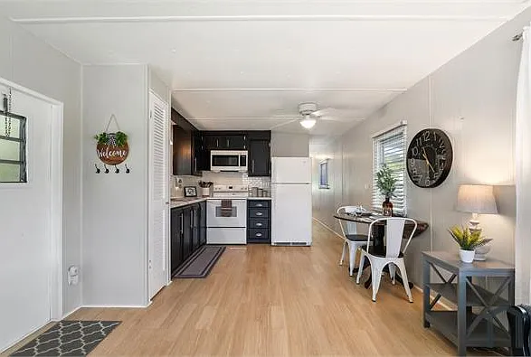 2 bed, 832 sqft, $1,395 — Photo 4