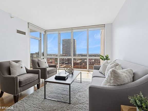 2nd image of 1629 S Prairie Ave #1610