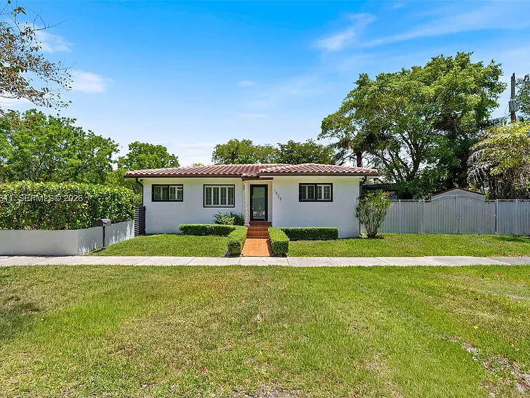 1025 Sylvania Blvd — Photo 3