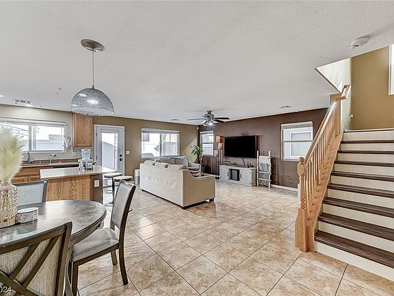 3rd image of 6802 Bayberry Creek Ct