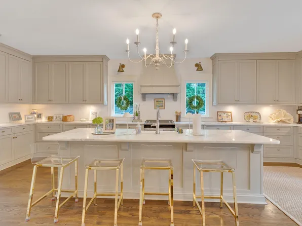 109 Linden St, Lookout Mountain, TN 37350