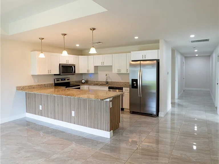 941 Jaguar Blvd — Photo 3