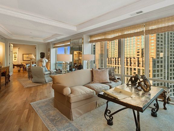 5th image of 57 E Delaware Pl #Penthouse 4001