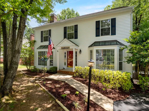 2017 Locke Ln, Charlottesville, VA 22911