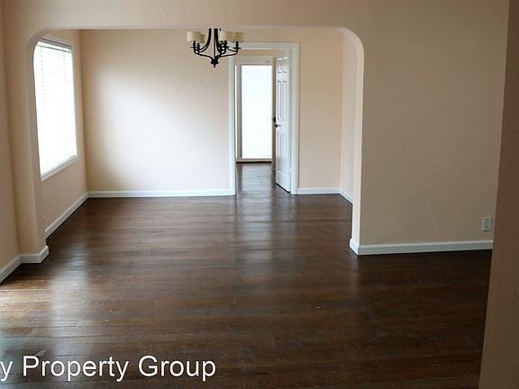 3rd image of 186 Elwood St