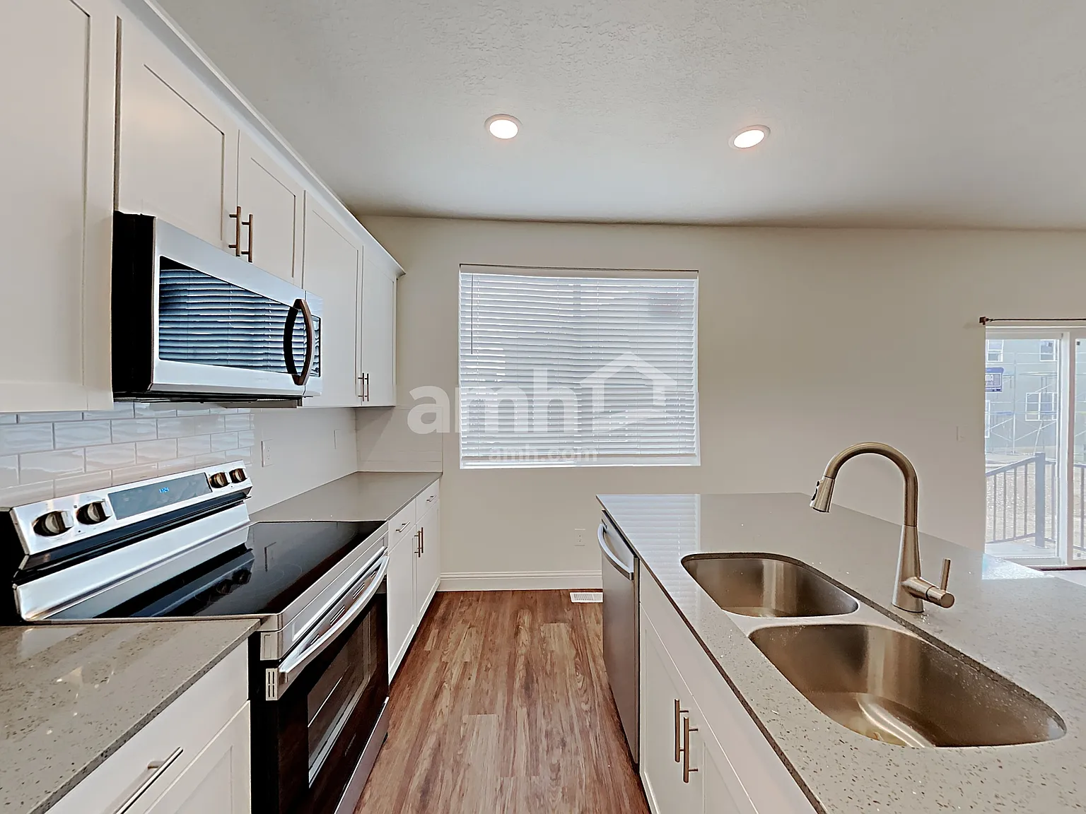 4 bed, 3.5 bath, 2455 sqft, $2,510 — Photo 3