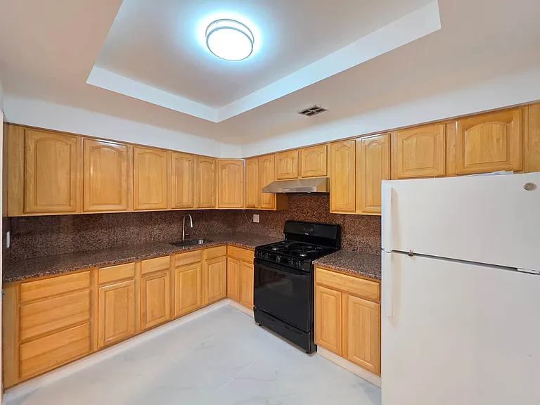 2605 Benson Ave #3 — Photo 1