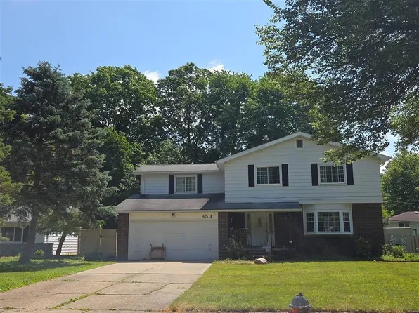 4511 Camellia Ln, North Olmsted, OH 44070