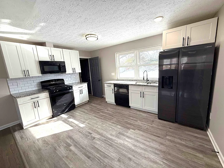 1709 Newbrook Dr — Photo 4
