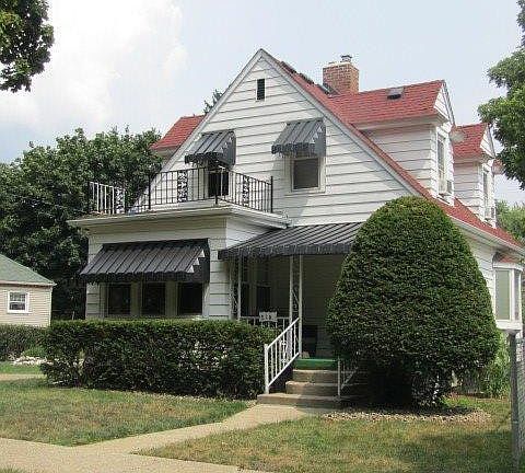 3rd image of 215 E Ainsworth St