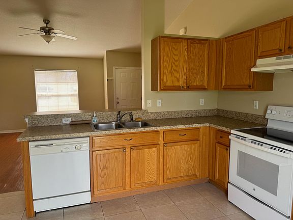 5th image of 2117 SE Genoa Street