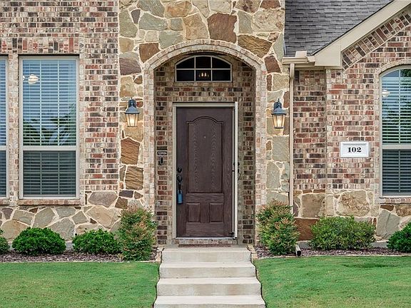 3rd image of 102 Pebblecreek Dr