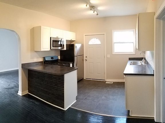 5th image of 1214 N Grand River Ave