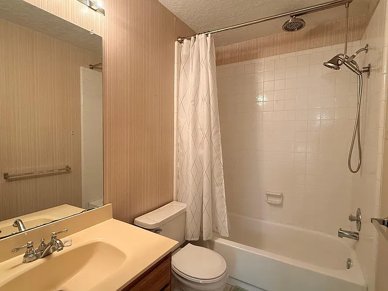 1208 Normans Woods St — Photo 20