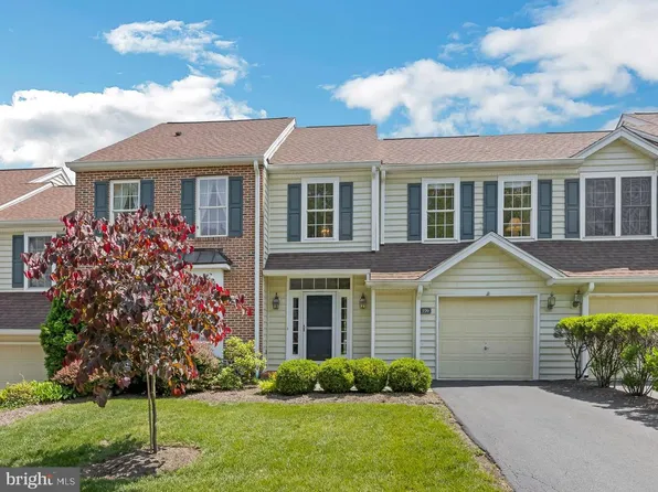 220 Hillsboro Mills Ln, Wallingford, PA 19086