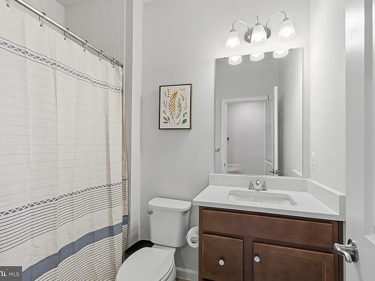 3469 Carnaby St — Photo 26