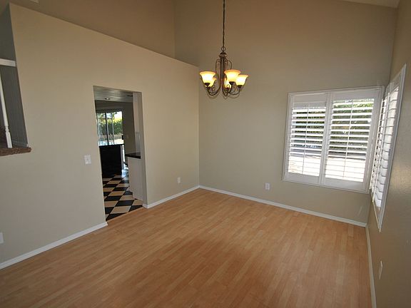 5th image of 39621 Hearthstone Ct