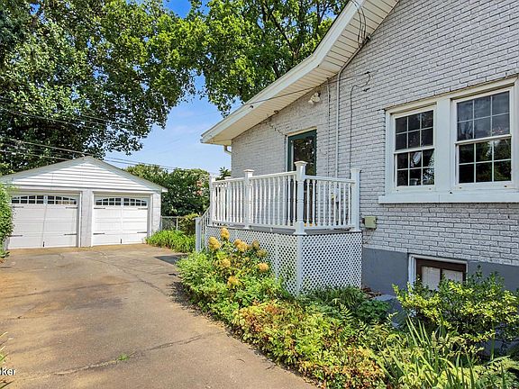 2nd image of 3025 Beaumont Rd