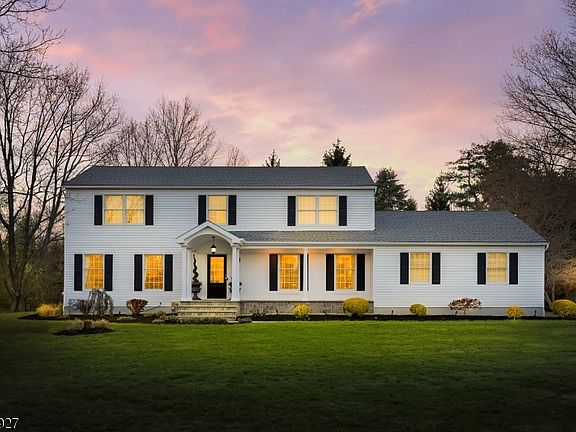 3rd image of 12 Buttonwood Ct