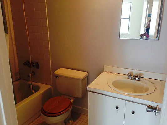 Rented by Premier Metro Realty Corp | media 37